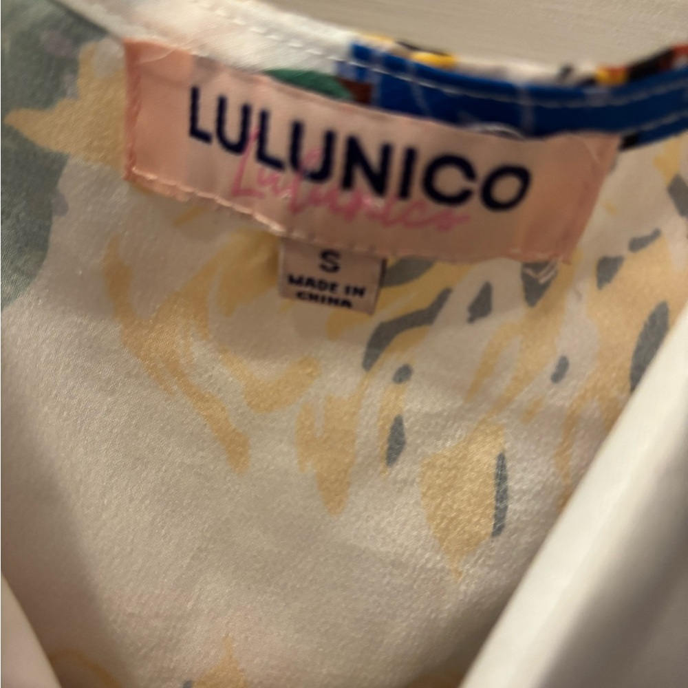 Lulunico Whiye Floral Tie-Front Puff Sleeve Crop Top - Picture 4 of 4